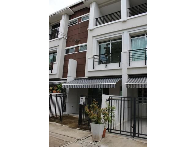 ให้เช่าทาวน์โฮมบ้านกลางเมือง ประเสริฐมนูกิจ25