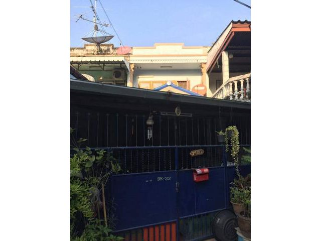 ขายทาวน์เฮ้าส์ ใกล้รถไฟฟ้าและห้างซีคอนบางแค