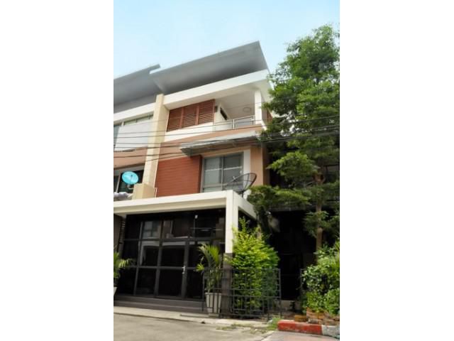 รหัสทรัพย์ B0945 ทาวน์เฮาส์ หมู่บ้านภัทรโมทาวน์ แจ้งวัฒน19 ซอยแจ้งวัฒนะ-ปากเกร็ด19