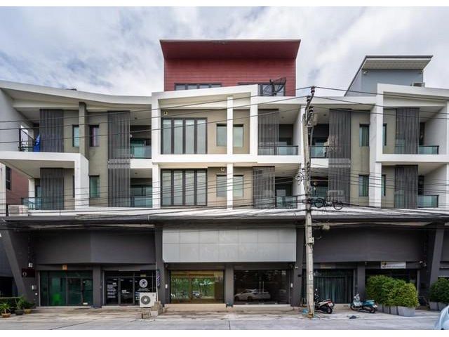 ขายอาคาร 2 คูหา 4.5 ชั้น บี อเวนิว วัชรพล