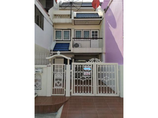 รหัสทรัพย์ B0979 ทาวน์เฮ้าส์ 3 ชั้น ปรับปรุงใหม่ หลังโรงหนังงามวงศ์วาน ใกล้แยกพงษ์เพชร