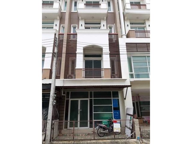 ให้เช่าทาวน์โฮม พรี่เมี่ยมเพลส นวมินทร์ ลาดพร้าว