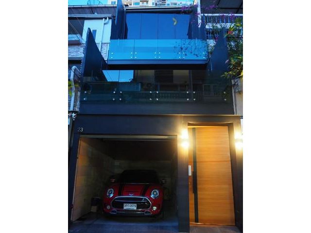 ให้เช่าทาวน์เฮ้าส์ 4ชั้น 300 ตรม.ย่านสาทร ใกล้ BTS