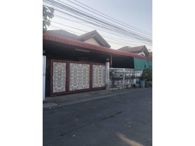 ขายบ้านตั้งบนเนื้อที่100ตรว. (2โฉนดในแปลงเดียว)