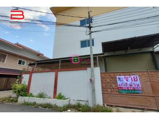 ที่ดิน+โกดัง+ออฟฟิศ 3 ชั้น หลังมุม ซอยลาดปลาเค้า 14 เนื้อที่ 200 ตรว. มี 6 ห้องน้ำ ถนนลาดปลาเค้า เขตลาดพร้าว