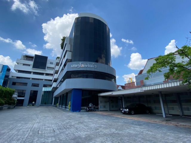 ขายอาคารสำนักงาน ในซอยลาดพร้าว 15 แยก 1-9 เนื้อที่ดิน 804 ตารางวา แขวงจอมพล เขตจตุจักร กรุงเทพมหานคร