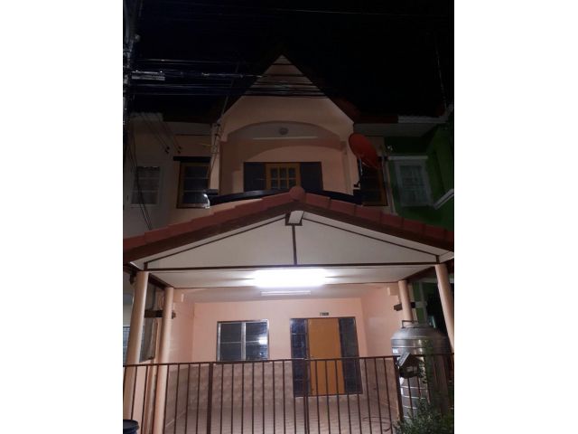 ให้เช่าทาวน์เฮาส์ 2 ชั้น หมู่บ้านวิเศษสุขนคร ถนนพระราม2 สภาพตกแต่งใหม่ทั้งหลัง โทร 062-2898619