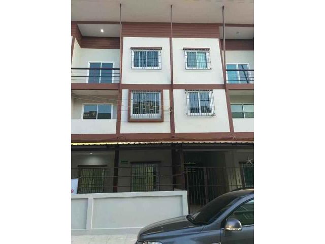 รหัสทรัพย์ B1095 ทาวโฮม 3 ชั้น ซอยพัฒนาการ 69 3 ห้องนอน
