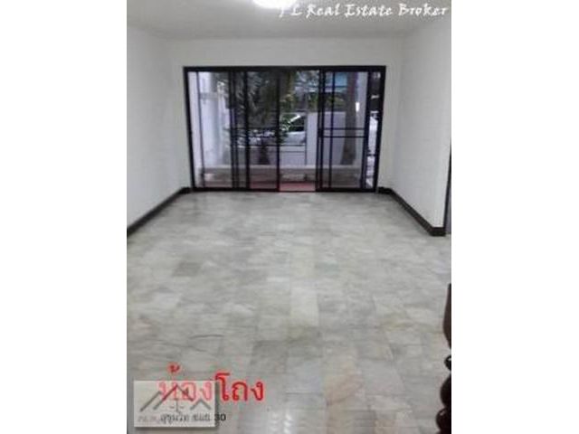 ขายทาวน์เฮาส์ 2 ชั้น ซอยสุขุมวิท30 ย่านสุขุมวิท