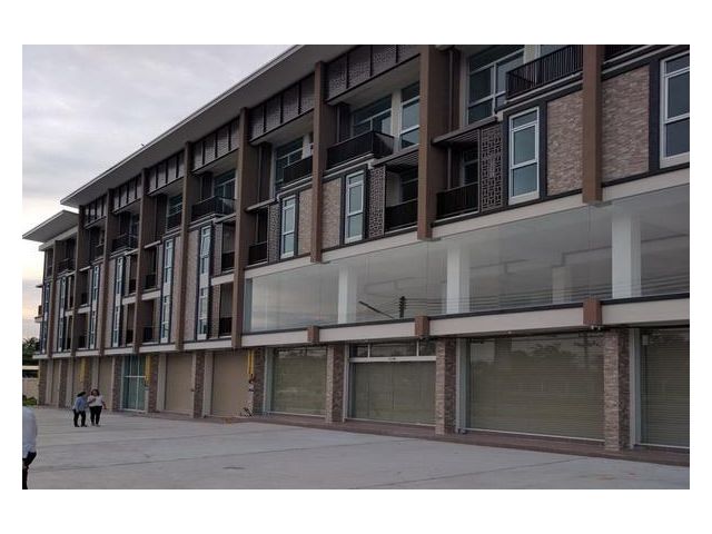 PR261อาคารพาณิชย์ 4 ชั้น 4 คูหา (ผนังทะลุถึงกัน)หน้ากว้าง 16 เมตร ลึก 19.50 เมตรติดถนนสายศรีราชา-หุบบอน อำเภอศรีราชา