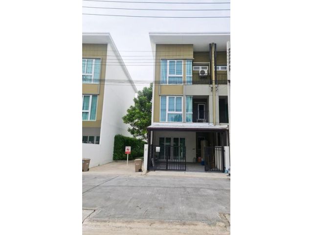 ศรีนครินทร์หนามแดง 3นอน แอร์3 บ้านมุม 3ชั้น 20 ตรว