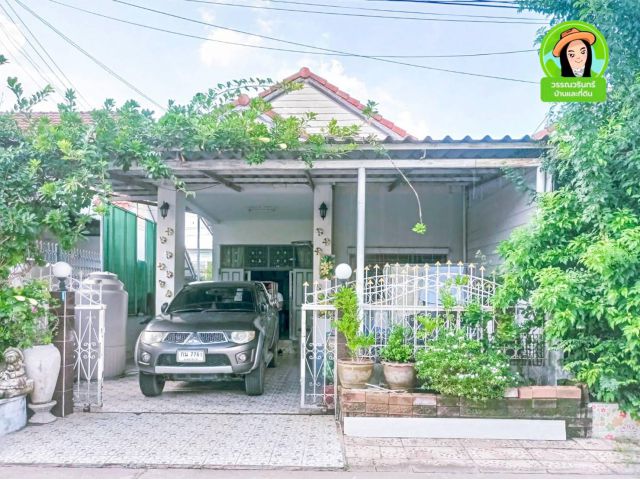 บ้านแฝด ในซอยมอเตอร์ไบค์ หมู่บ้านจิรายุ