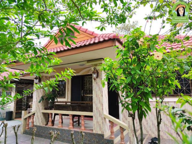 บ้านเดี่ยวร่มรื่น เนื้อที่เกือบไร่ ทำเลหลัง สพฐ.เขต5 อ.เดชอุดม