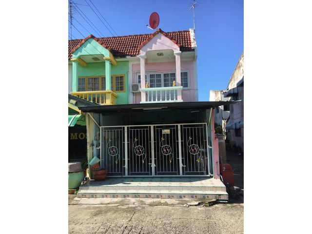 ขายด่วน ทาวน์โฮมสง่าเมืองทอง
