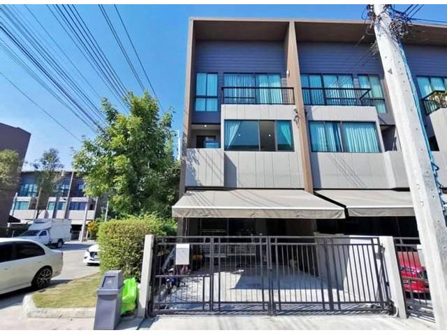 PP14 ขายถูกทาวน์โฮม 3 ชั้น บ้านกลางเมือง ลาดพร้าว-เสรีไทย หลังมุม ติดถนนเสรีไทย 52 ใกล้เดอะมอลบางกะปิ