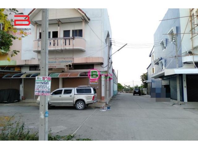 อาคารพาณิชย์ 2.5 ชั้น โครงการ บ้านมั่นคงวัดไผ่โรงวัว เนื้อที่ 117 ตรว. อ.สองพี่น้อง สุพรรณบุรี