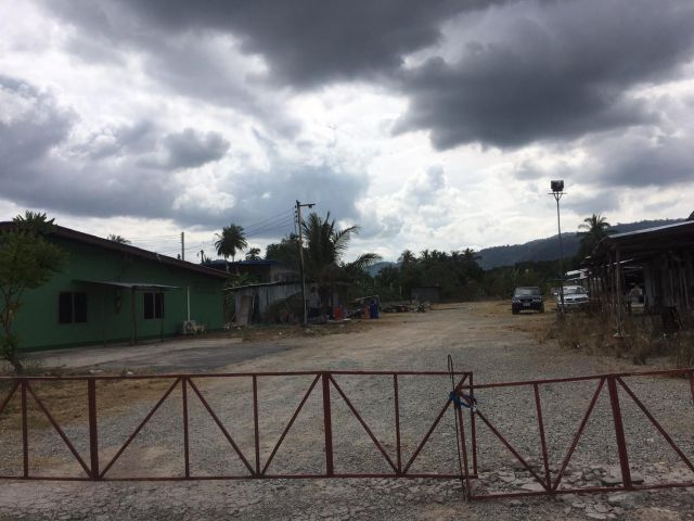 ขายที่ดิน 2.5 ไร่  พร้อมบ้าน 1 หลัง