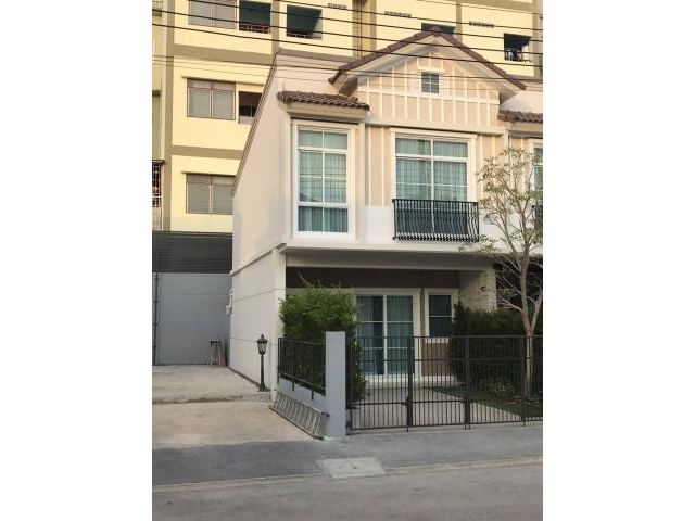 รหัสทรัพย์ B1277 ให้เช่าทาวน์โฮมหลังมุม หมู่บ้าน indy บางนา-รามคำแหง 2