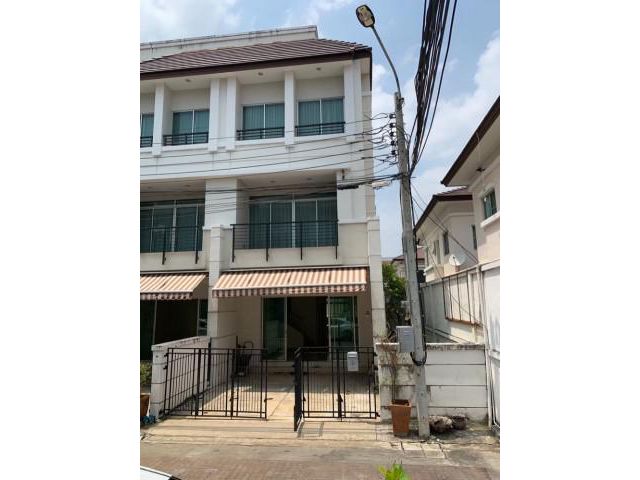 รหัสทรัพย์ B1267  ทาวน์โฮม 3 ชั้น บ้านกลางเมือง สุขุมวิท 113 ซอยวัดด่านสำโรง