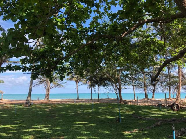 ขายที่ติดติดทะเล หาดสวนหลวง บางสะพาน มีบ้านหนึ่งหลัง หน้ากว้าง 34 เมตร  จำนวน  4 ไร่  39 ตารางวา  อำเภอ : บางสะพาน จังหว