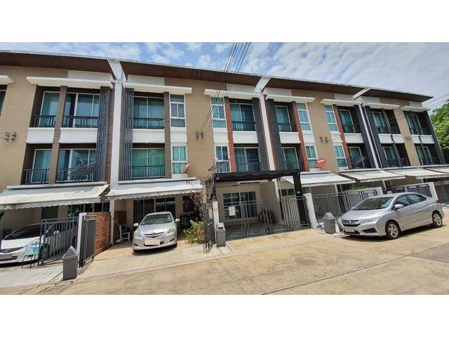 ขายทาวน์โฮม3ชั้นบ้านกลางเมือง โชคชัย 4 ซอย50