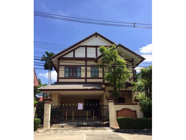 ขายบ้าน หมู่บ้านลัดดารมย์ เอกมัย-รามอินทรา เนื้อที่ : 78 ตร.ว. พื้นที่ใช้สอย : 235 ตร.ม. ห้องนอน : 4 ห้อง ห้องน้ำ : 4 ห้อง