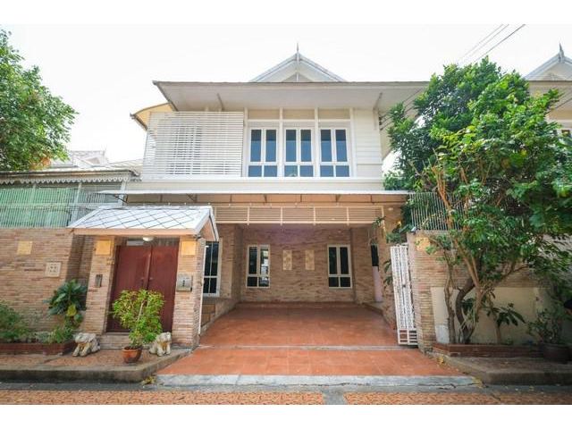 ขายบ้านเดี่ยว 2 ชั้น หมู่บ้านสวนวัลยา ซอยสวนสยาม24 เขตแขวงคันนายาว ที่ดิน 57.8 ตรว. พท.ใช้สอย 300 ตรม. 4 ห้องนอน 3 ห้องน้ำ พร้อมเฟอร์นิเจอร์บิ๊วอิน