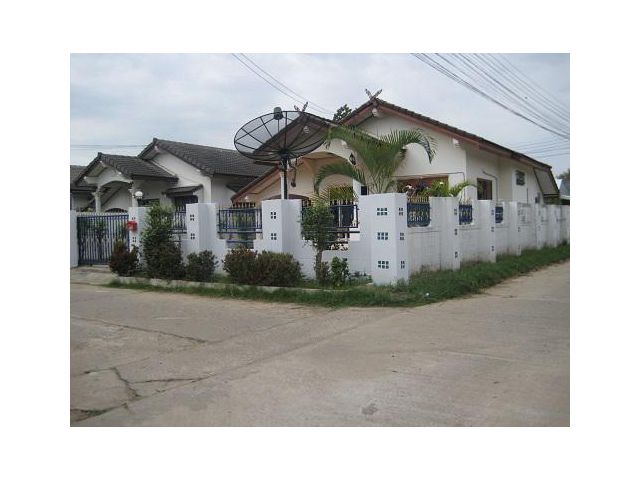 U1097 ให้เช่าบ้านเดี่ยวชั้นเดียว บ้านน้อย ในเมือง  ใกล้  ใกล้โรงพยาบาลร้อยเอ็ดธนบุรี ใกล้ห้างและตัวเมือง บ้านหลังใหญ่มีพ