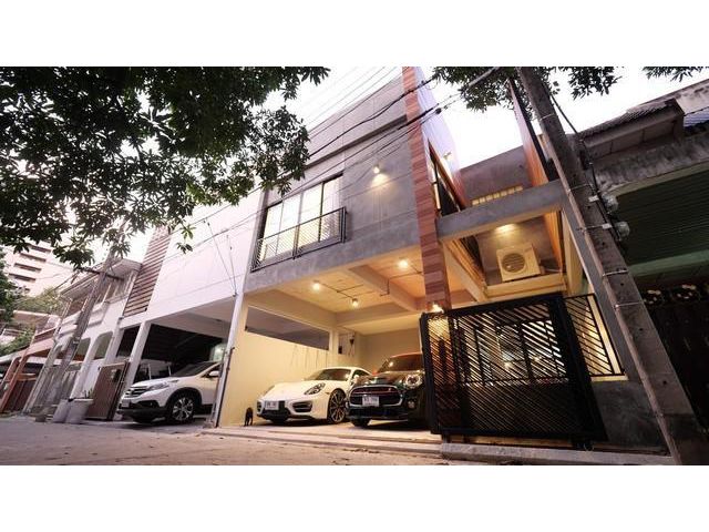 ให้เช่าทาวน์โฮม สุขุมวิท 49 modern loft ใกล้ BTS
