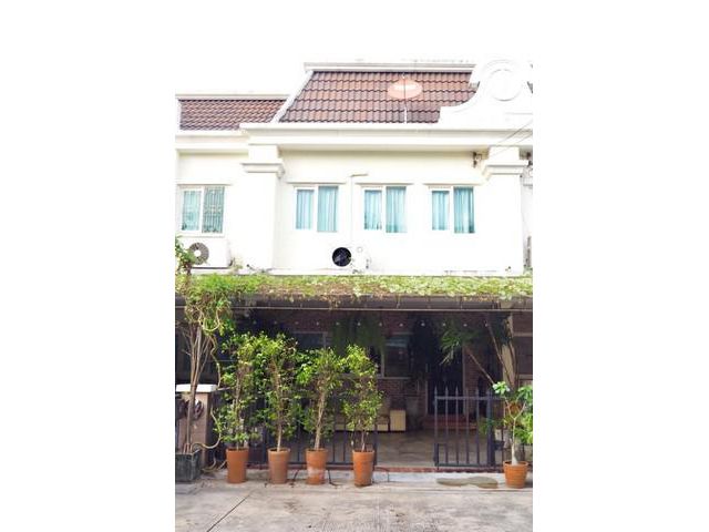 ให้เช่า Townhome  พร้อมเข้าอยู่ ซอยนวลจันทร์ 56