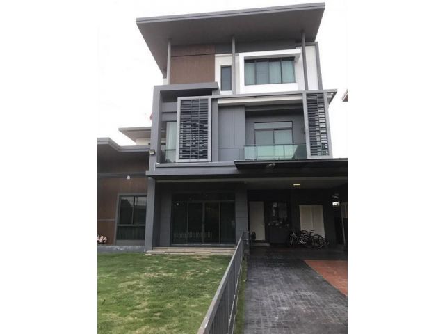 ขายบ้าน 3 ชั้นหลังมุม นาราสิริไฮด์อเวย์ เลียบด่วน