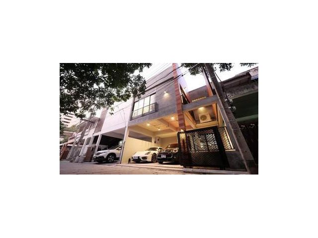 ทาวน์โฮม 2 ชั้น ซ.สุขุมวิท 49