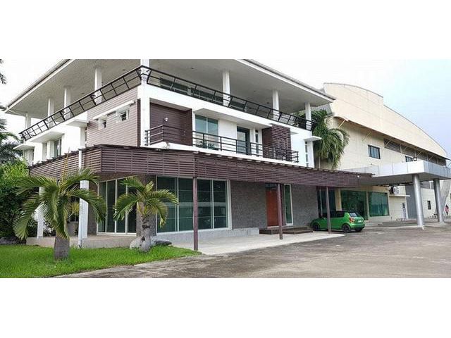 ขาย โรงงาน โกดัง พร้อมบ้านหรู มีลิฟท์ขนของ เนื้อที่ 1 ไร่ นาดี เมืองสมุทรสาคร ในโรงงานมีลิฟท์ มีเครน