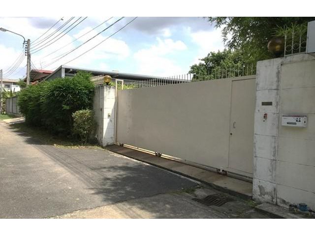 ขายที่ดินพร้อมสิ่งปลูกสร้าง ลาดพร้าว นาคนิวาส