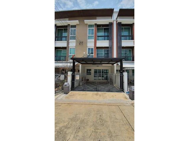 ให้เช่าทาวน์โฮม 3ชั้น บ้านกลางเมืองโชคชัย4 ซอย50