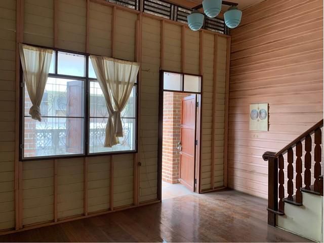 ให้เช่าบ้านเดียว2ชั้น ย่านอารีย์ พหลโยธิน 8 (ซอยสายลม)เหมาะทำร้านคาเฟ่ พักอาศัย ใกล้BTS อารีย์ 500 เมตร   ให้เช่าตามสภาพ