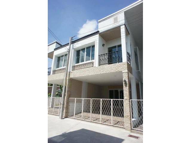 T01305 ให้เช่าบ้านแฝดหลังใหญ่กลางเมือง ใกล้นิมมาน