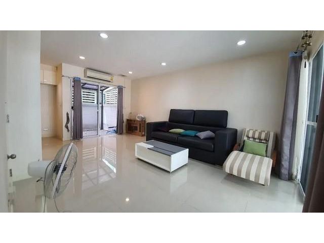ให้เช่าทาวน์โฮม 3ชั้น บ้านกลางเมืองโชคชัย4 ซอย50
