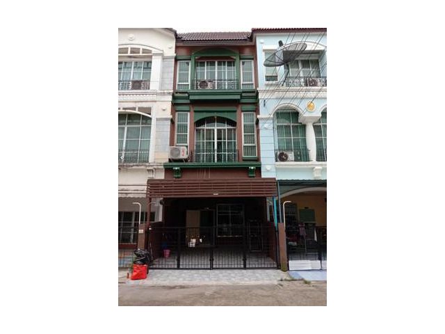 ทาวน์โฮม 3 ชั้น บ้านกลางเมือง โชคชัย 4 ถ.โชคชัย 4