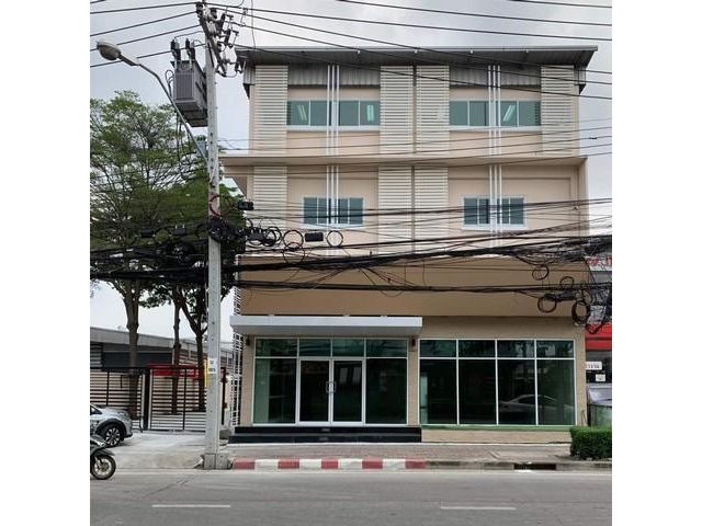 ให้เช่าสำนักงาน3ชั้นพร้อมโกดังเก็บสินค้า ใกล้รถไฟ Airport link หัวหมาก ย่านพัฒนาการ ถนนพัฒนาการ