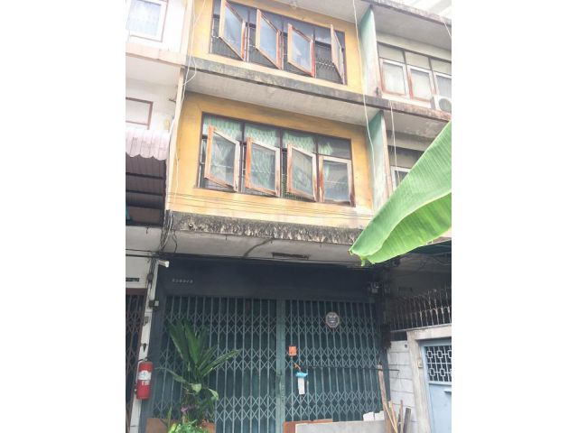ขายตึกแถว ซอยลาดพร้าว35/3  แขวง จันทรเกษม เขต จตุจักร จังหวัด กรุงเทพมหานคร 10900  ขายถูกๆ