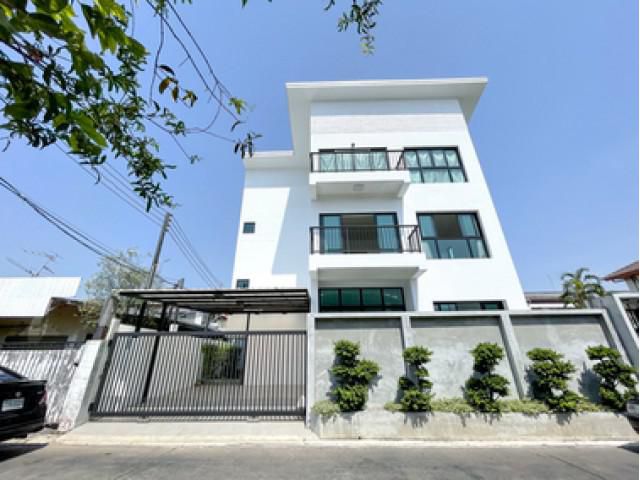ขาย บ้านเดี่ยว 3 ชั้น (เจ้าของไม่เคยอยู่) โชคชัย 4  ลาดพร้าว