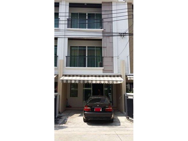PS01 ให้เช่าทาวน์โฮม 3 ชั้น หมู่บ้าน บ้านกลางเมือง S-Sense ถนนศรีนครินทร์ พร้อมอยู่ ใกล้ห้าง Paradise Seacon square  คุณ
