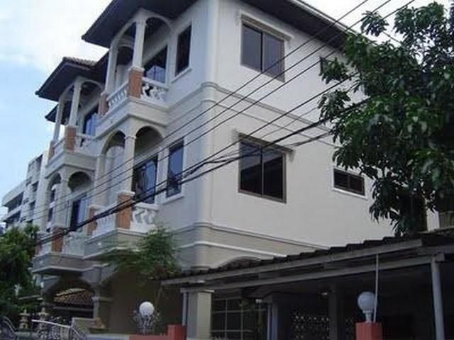 ให้เช่าบ้าน3 ชั้นซอยพหลโยธิน19 วิภาวดีรังสิต28 เขตจตุจักร ตกแต่งพร้อมอยู่ ใกล้MRTพหลโยธิน BTSลาดพร้าว