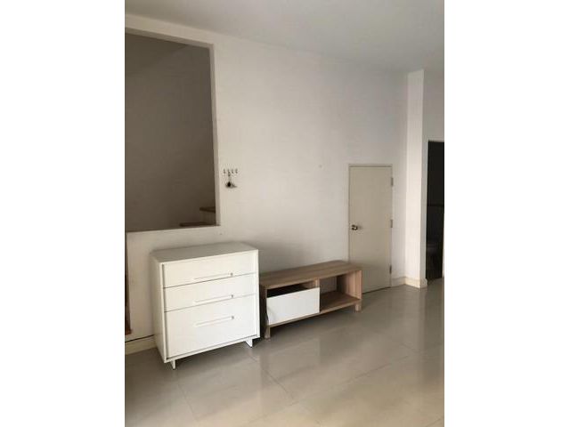 ให้เช่าทาวน์โฮม 3ชั้น บ้านกลางเมือง ศรีนครินทร์