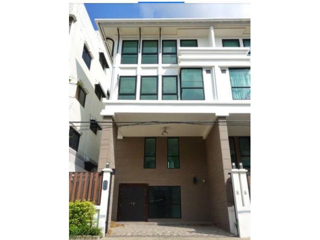 ให้เช่าทาวน์โฮม 3.5 ชั้น ถนนนราธิวาส ซอย 10 สาทร