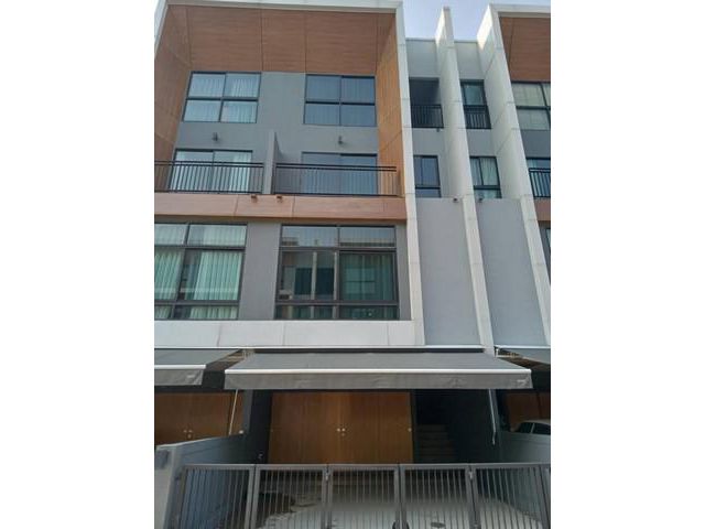 ขายทาวน์โฮม 3.5ชั้น Arden Pattanakarn20 พร้อมเฟอร์