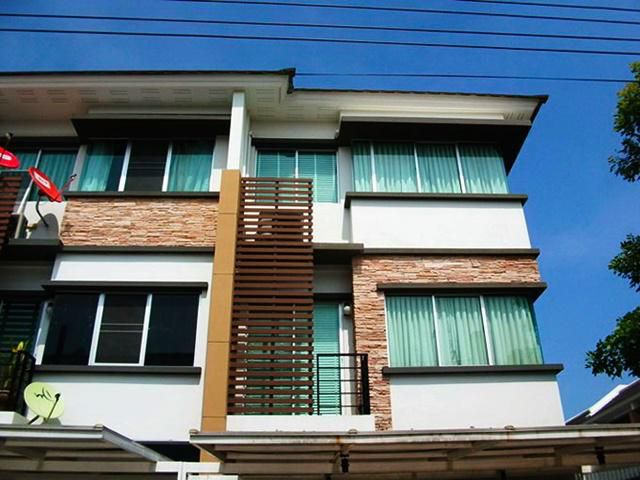 บ้าน 40 ตร.ว  รามคำแหง 60 หลังมุม พระราม9 หัวหมาก
