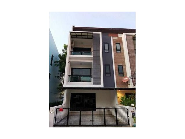 ทาวน์โฮม 3 ชั้น H2O เอชทูโอ ราม 2-สุวรรณภูมิ