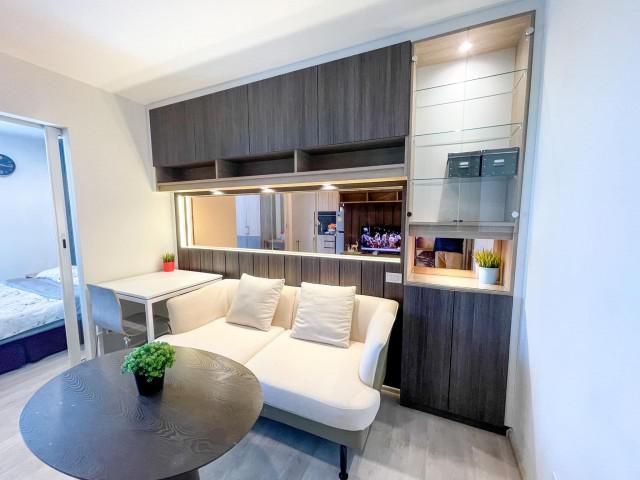รหัสทรัพย์ B1407 Chambers chaan (แชมเบอร์ส ชาน) บิ้วส์อินเฟอร์นิเจอร์ทั้งห้องนั่งเล่นและห้องนอน
